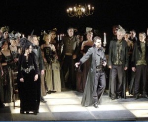 TRAVIATA DU KARTUS, ARBA ŠEŠIOS VALANDOS OPERINIŲ BALSŲ PER NAUJAMETĮ Traviata