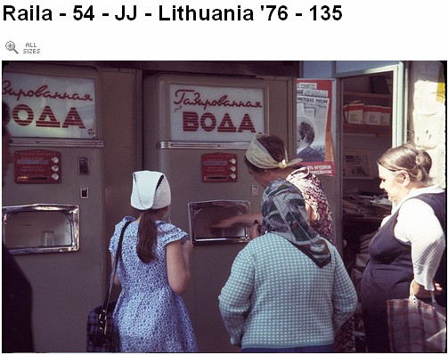 PER KLAIDĄ IŠLIKĘ: 1976-ŲJŲ LIETUVA IŠEIVIŲ AKIMIS gazuoto vandens automatai